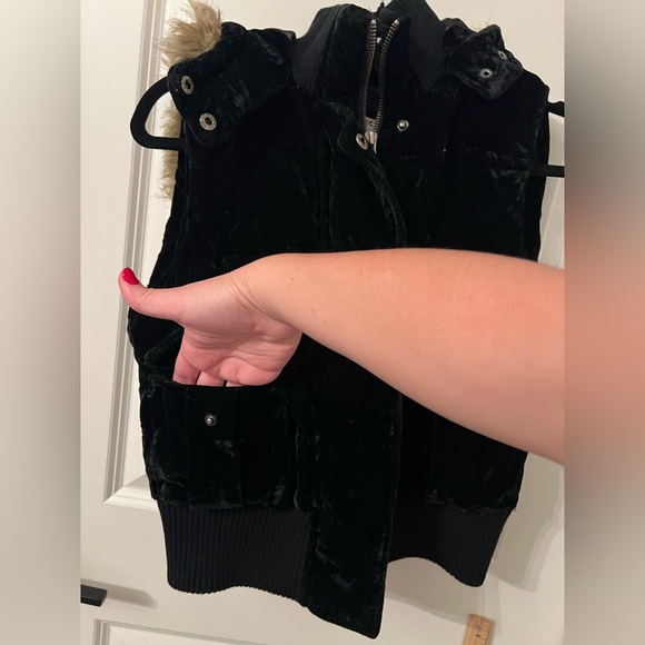 Old navy small Cozy Black velvet velour vest with brown faux fur hood - Picture 10 of 14